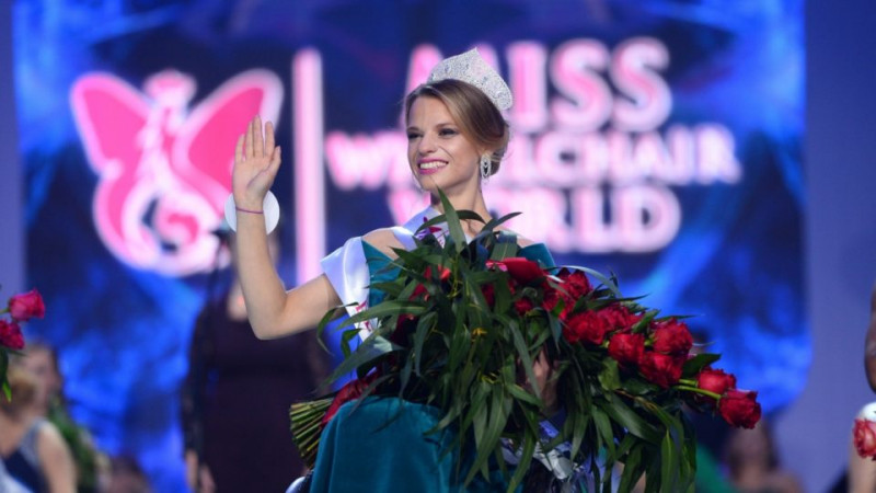 Trong đêm gala được tổ chức sau khi kết thúc phần thi trang phục dân tộc và dạ hội, Hoa hậu Chichikova đã chia sẻ bí quyết của mình để giành chiến thắng trong cuộc thi sắp đẹp đặc biệt này, đó là cố gắng vượt qua 