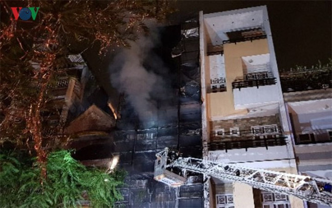 Theo Phòng Cảnh sát phòng cháy - chữa cháy quận 8: đơn vị này nhận tin báo lúc gần 21 giờ đêm 20/6, tuy nhiên căn nhà đã bị lửa bao trùm từ trước đó.