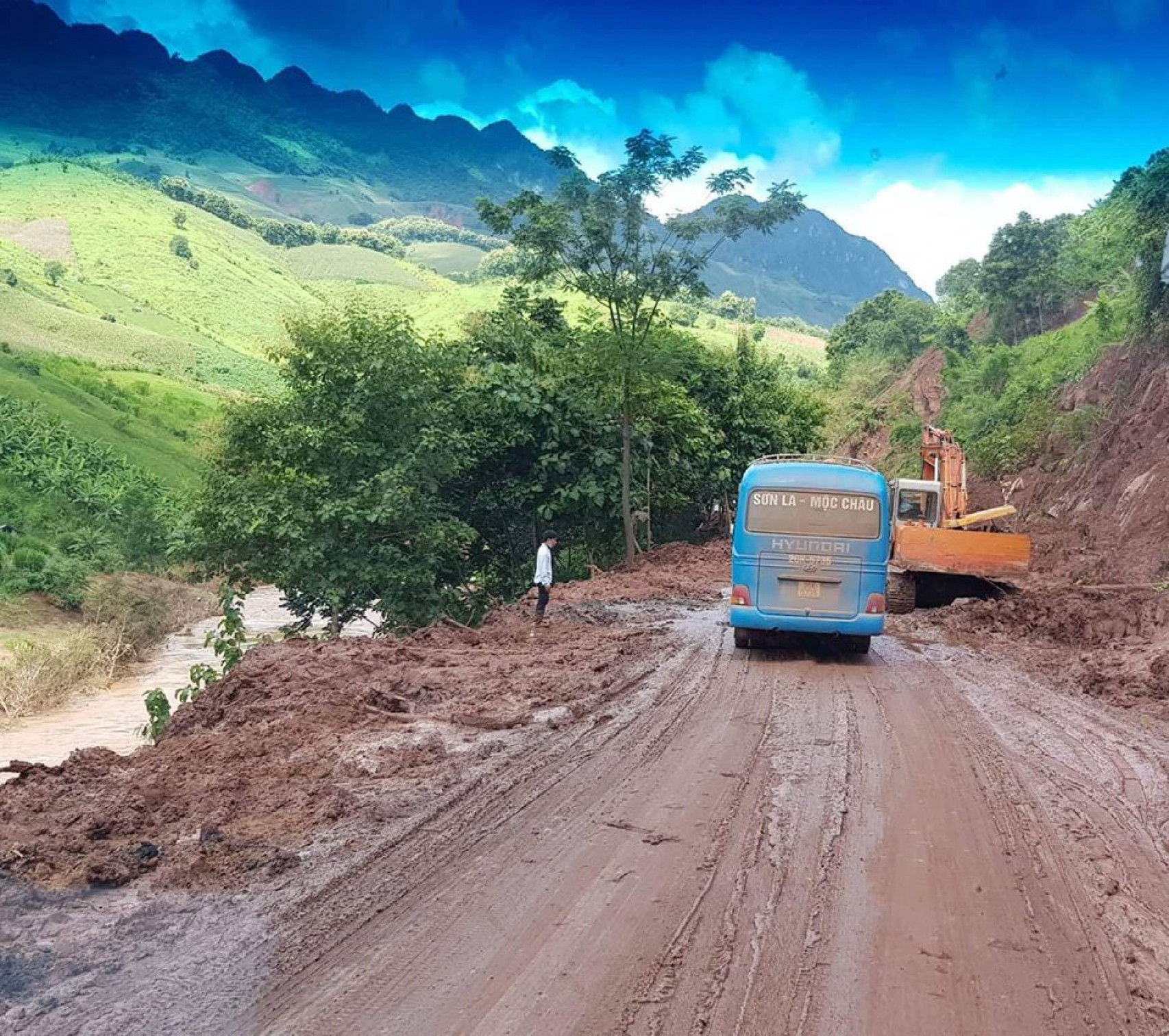 Với sự nỗ lực của địa phương, đến chiều ngày 5/9/2018, về cơ bản, tình trạng sạt lở tại các địa bàn trọng điểm tại Sơn La đã được khắc phục.