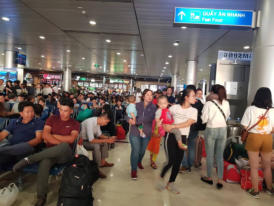 Tết là dịp sân bay Tân Sơn Nhất có nhiều trẻ em nhất, một nhân viên phụ trách an ninh tại sân bay cho biết. 