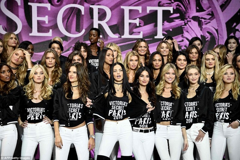 Dàn chân dài Victoria's Secret Show 2016 khiến không ít người choáng ngợp.