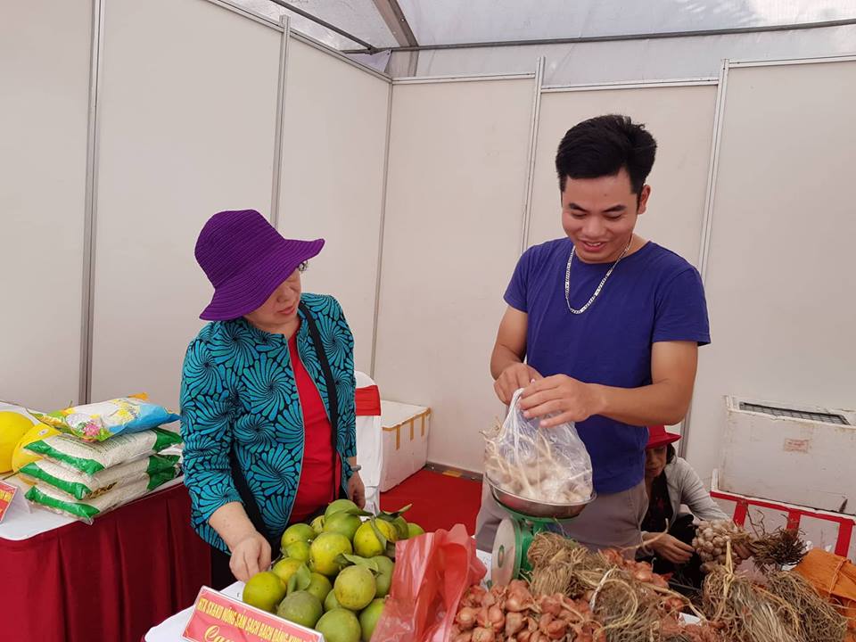 Bên cạnh các sản phẩm của phụ nữ khởi nghiệp, tham gia hội chợ còn có các gian hàng giới thiệu sản vật địa phương của Hội LHPN các tỉnh, thành phố. 