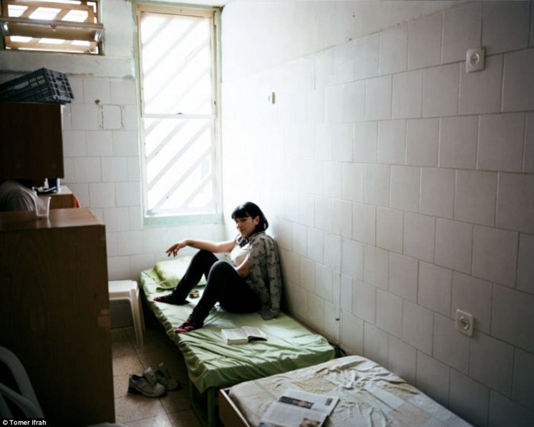 Nhà tù Nerve Triza là nhà tù chỉ dành cho nữ, có 2 cơ sở nằm tại thành phố Ramle và Tel Aviv, Israel. Đây là nơi giam giữ khoảng 200 tù nhân ở độ tuổi từ 18 đến 70. Trên thực tế, họ chỉ là một phần rất nhỏ trong khoảng 20.000 đến 25.000 tù nhân hiện nay tại Israel.