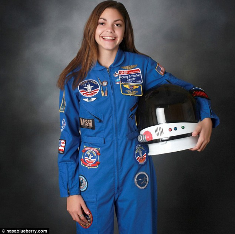 Alyssa Carson đến từ bang Louisiana (Mỹ) là thành viên trẻ tuổi nhất tham gia vào Dự án PoSSUM (Khoa học Gần một vòng Trái Đất trên Tầng giữa Khí quyển), một chương trình nghiên cứu phi lợi nhuận tìm hiểu về tầng trên của khí quyển, cần thiết cho mọi phi hành gia sẽ bay lên vũ trụ. Cô cũng là người đầu tiên tham dự cả 3 đợt huấn luyện toàn cầu của NASA.