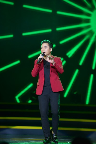 Ca sĩ Phan Mạnh Quỳnh thể hiện các ca khúc Vợ người ta, Ra khỏi người đó đi