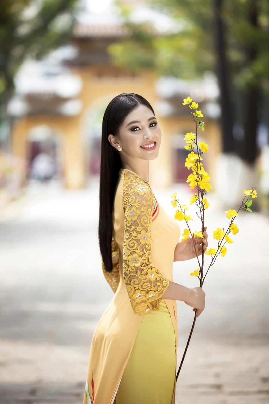 Kể từ khi đăng quang Hoa hậu Việt Nam 2018 và lọt vào Top 30 Miss World 2018, Hoa hậu Tiểu Vy ngày càng được sự ủng hộ của khán giả bởi nhan sắc ngày càng thăng hạng và sự xuất hiện liên tục từ các sự kiện giải trí và cộng đồng.