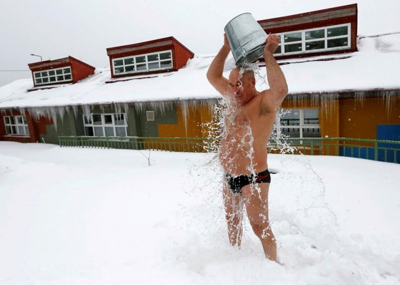 Thử thách dội nước đá lên đầu (Ice Bucket Challenge) từng 'gây sốt' một thời nhờ ý tưởng sáng tạo nhắm tới cộng đồng. 