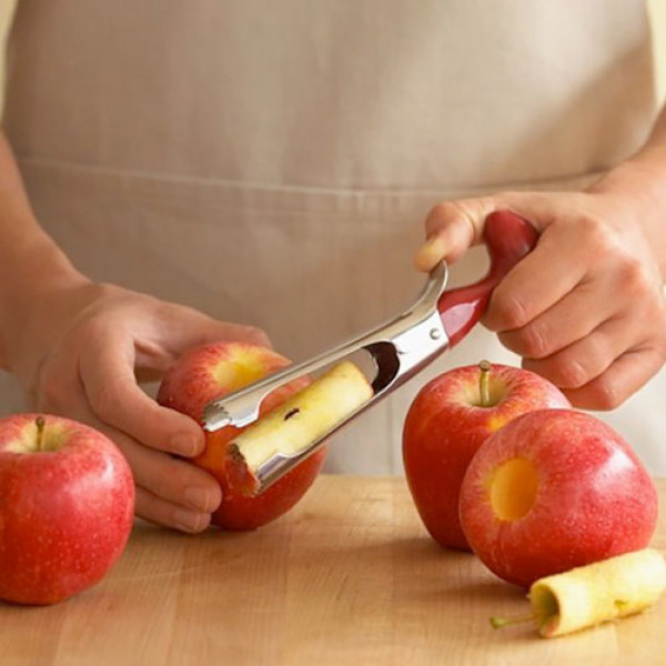Dụng cụ bỏ lõi giúp bạn bỏ lõi táo dễ dàng chỉ bằng một thao tác.