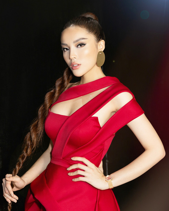Dần thoát khỏi hình ảnh mềm mại, duyên dáng, Hoa hậu Việt Nam 2014 Nguyễn Cao Kỳ Duyên đã khẳng định phong cách riêng ở sàn diễn thời trang.
