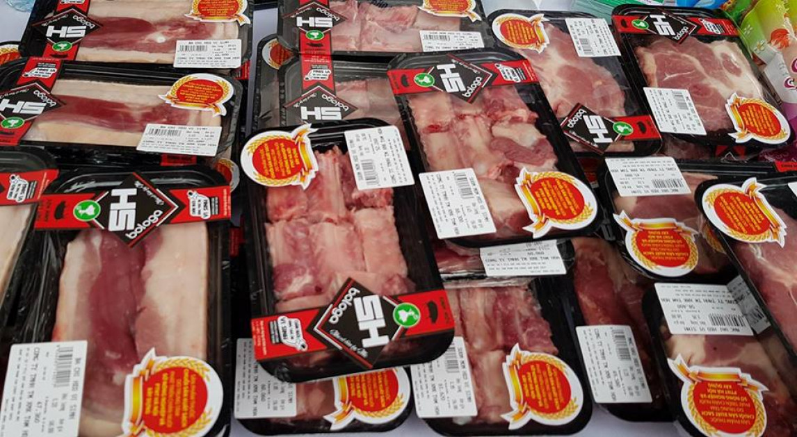 Thịt lợn sinh học, thịt lợn an toàn được đóng trong khay hoặc túi hút chân không, giá bán từ 109.000 đồng/kg trở lên, tùy theo từng loại và từng nhà sản xuất. 