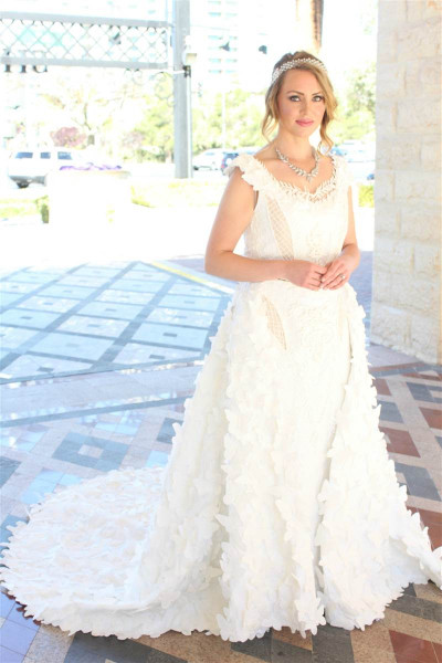 Váy cưới đẹp tuyệt được làm từ giấy vệ sinh