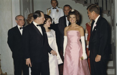 Bà Jacqueline Kennedy là Đệ nhất phu nhân duy nhất thắng giải Emmy - một giải thưởng phim truyền hình.