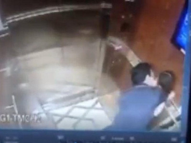 Phẫn nộ với người đàn ông sàm sỡ bé gái trong thang máy ở TPHCM