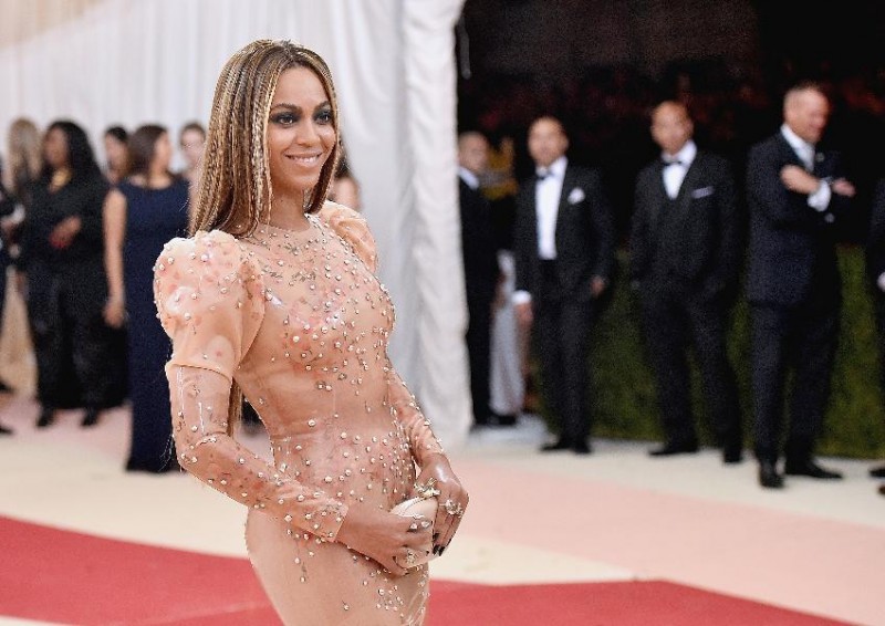 Beyonce Knowles, đứng thứ 56 trong danh sách 100 người phụ nữ giàu nhất Thế giới
Ca sỹ
Tuổi: 35
Giá trị tài sản: 265 triệu USD.
