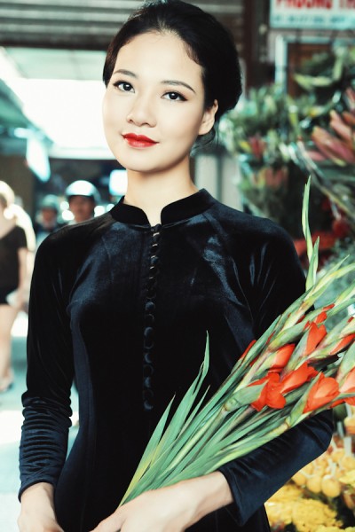 Hoa hậu Trần Thị Quỳnh được nhận xét càng ngày càng đẹp, gương mặt đầy đặn của cô được nhiều người yêu mến vì toát lên sự phúc hậu.