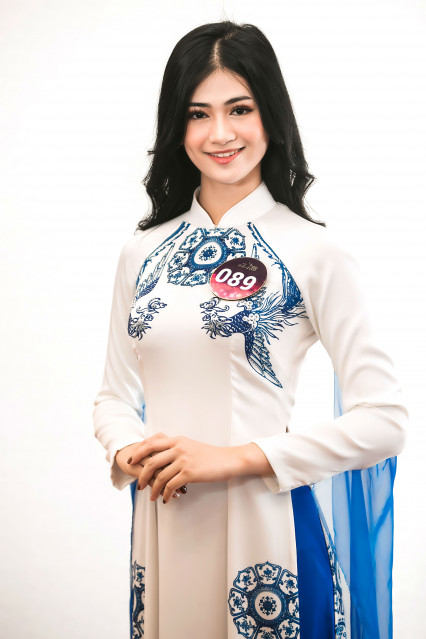 Người đẹp Kinh Bắc 2019 Nguyễn Thị Thu Phương trong thiết kế của Lasen Vũ.