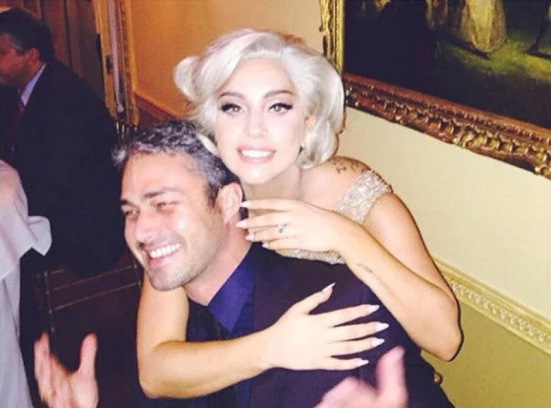 Lady Gaga tiết lộ về màn cầu hôn lãng mạn của bạn trai. Giọng ca 