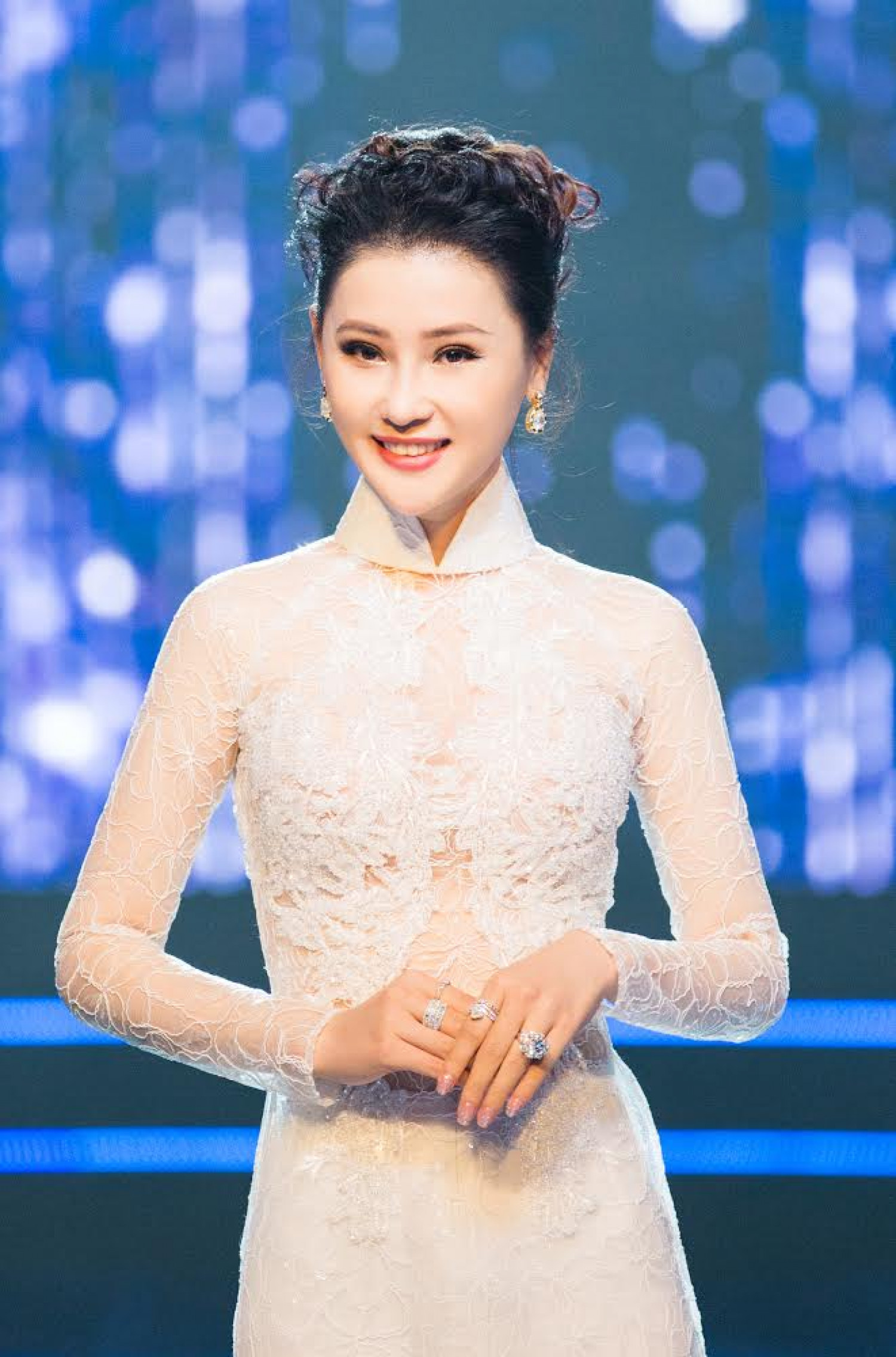 Á hậu trang sức Thái Như Ngọc là nhà tài trợ đồng hành cùng các thí sinh Hoa hậu Việt Nam 2018 trong phần thi Hoa hậu Nhân ái. Chương trình phát sóng lúc 20h30 tối chủ nhật 26/8 trên VTV9.