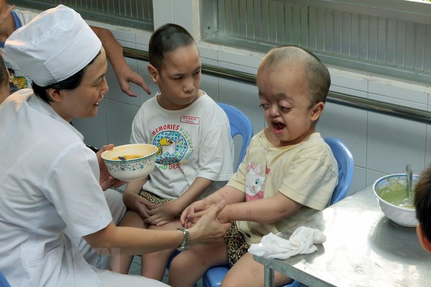 Trẻ bị di chứng chất độc da cam/dioxin được nuôi dưỡng tại Làng Hòa Bình-Từ Dũ, Thành phố Hồ Chí Minh. (Ảnh: Dương Ngọc/TTXVN)

