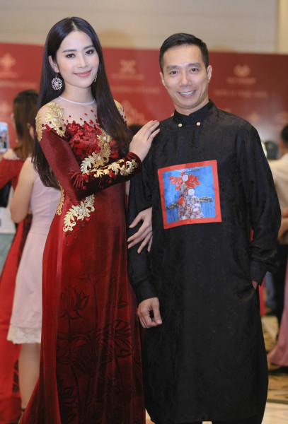 Cũng trong chương trình, NTK Đỗ Trịnh Hoài Nam còn giới thiệu với khách mời BST áo dài “Sen Vàng” vừa gây tiếng vang tại Tuần lễ Thời trang New York Couture vào đầu tháng 9/2017.