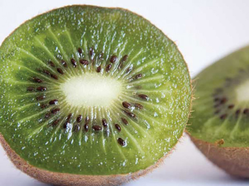 Kiwi có một nguồn kali, magiê, vitamin E và chất xơ lớn. Hàm lượng vitamin C của trái cây này gấp đôi so với cam.