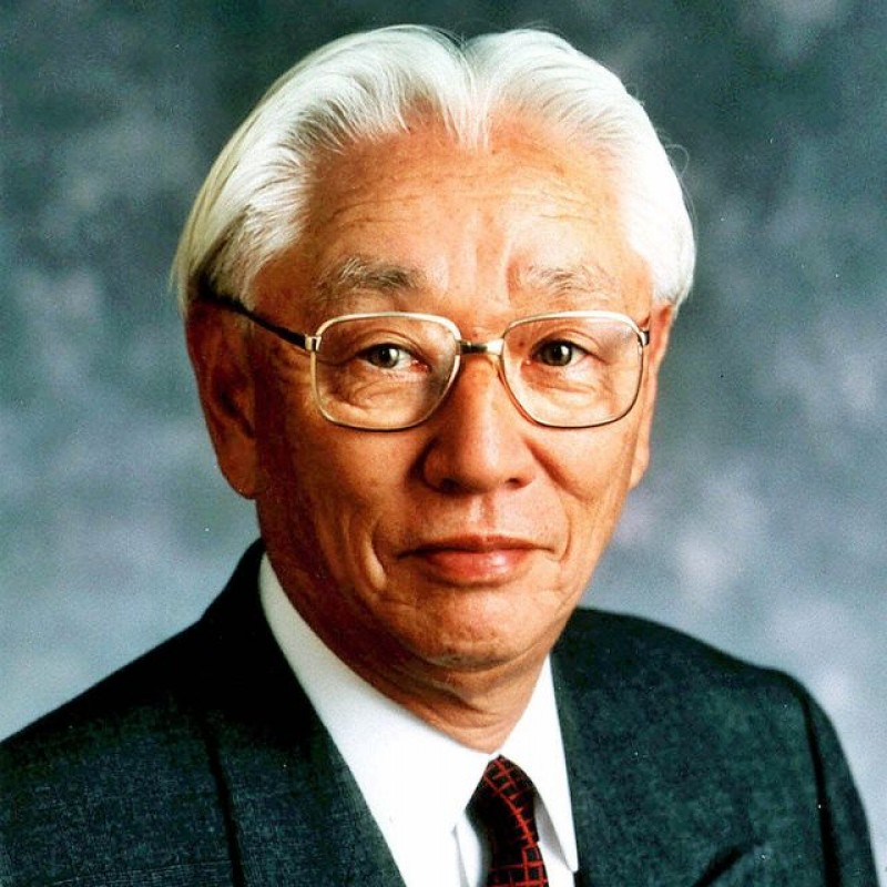 Akio Morita
Người đồng sáng lập tập đoàn Sony từng cố gắng mang đến thế giới một chiếc nồi cơm điện tự động, nhưng ông đã thất bại khi bán chưa được 100 chiếc và còn gây phẫn nộ cho nhiều người bởi sản phẩm này làm cháy cơm.