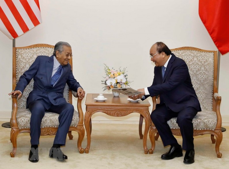 Thủ tướng Nguyễn Xuân Phúc hội đàm hẹp với Thủ tướng Malaysia Mahathir Mohamad. (Ảnh: Thống Nhất/TTXVN)