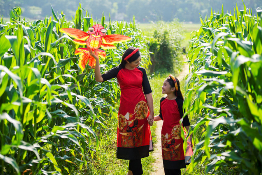 Hoa hậu Ngọc Hân sẽ góp mặt trong Festival lần này cùng hoạ sĩ Phạm Trinh - một hoạ sĩ tài năng đang sống và làm việc lâu năm tại Huế.