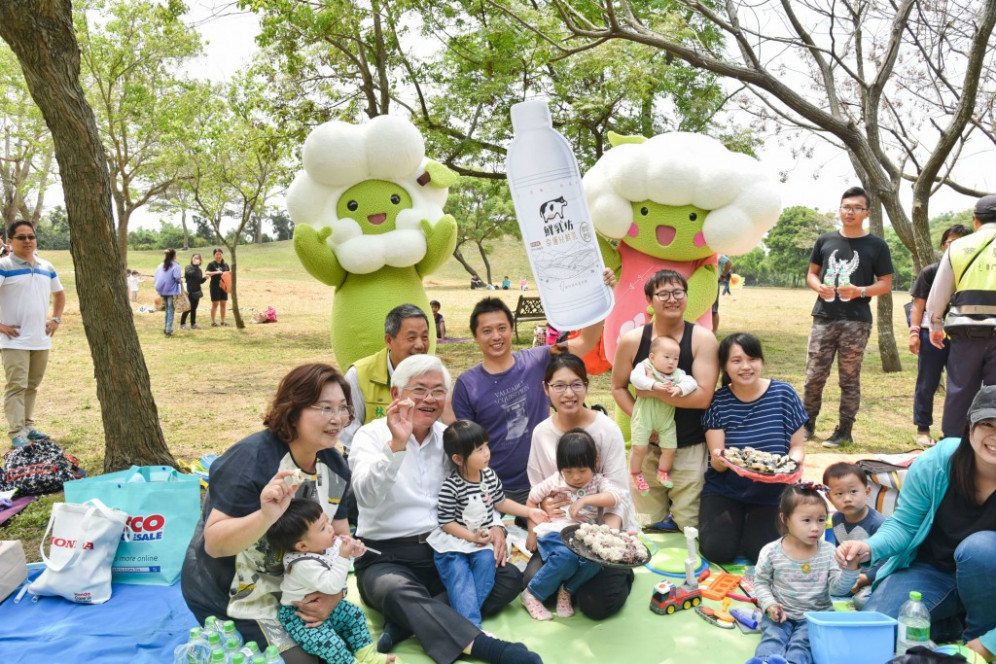 Vào ngày này, ở Đài Loan, các hoạt động lễ hội diễn ra sôi nổi để chào đón các em nhỏ, các bậc phụ huynh đến tham dự nhằm tăng cường mối quan hệ giữa cha mẹ và con cái. Các gia đình cùng nhau quây quần, vui vẻ trong công viên.