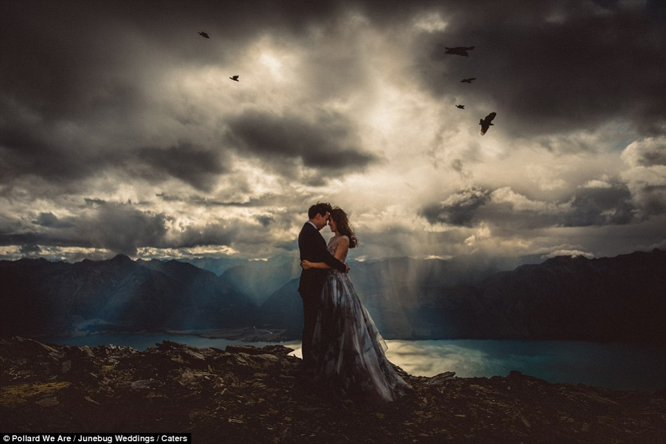 Nhiếp ảnh gia Jim Pollard của Pollard We Are là tác giả của khoảnh khắc lãng mạn trước hồ Wakatipu, Queenstown, New Zealand.
