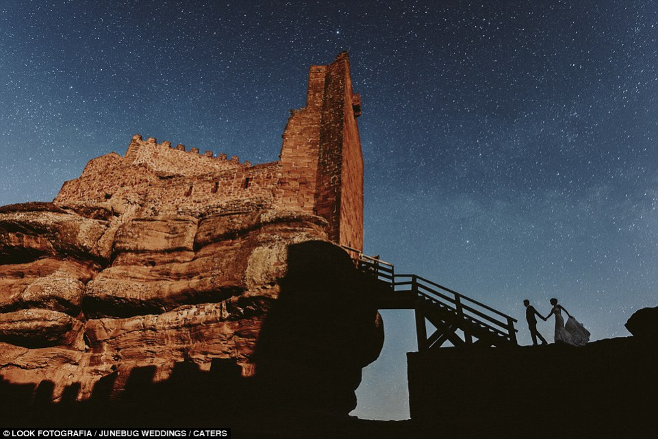 Tại Lâu đài Peracense ở Teruel (Tây Ban Nha), nhiếp ảnh gia Vinny Labella của Look Fotografia đã khéo léo 