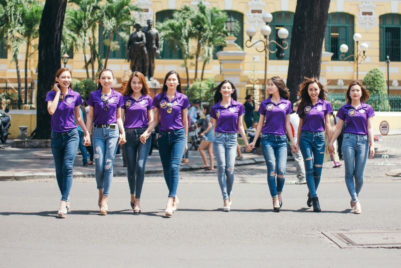 Sau khi kết thúc chuyến tham quan tại TP.HCM, các cô gái tranh tài tại vòng Chung kết Hoa khôi Du lịch Việt Nam đã lên xe di chuyển về thành phố biển Vũng Tàu.