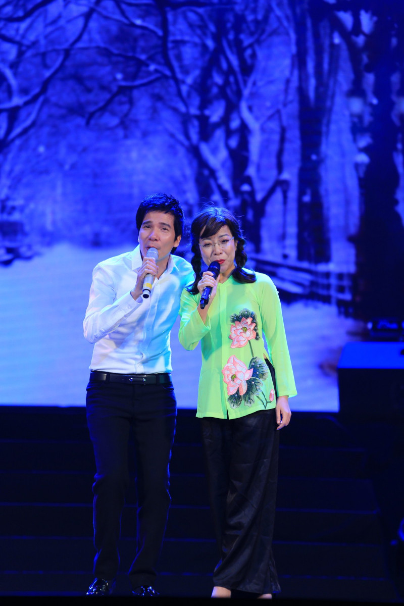 Với ca khúc Không bao giờ ngăn cách MC Thảo Vân – Hồ Quang 8 đã có màn song ca khiến khán giả bất ngờ. MC Thảo Vân hát bolero ngọt ngào không kém gì ca sĩ chuyên nghiệp.