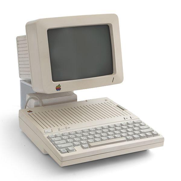 Appler IIc 1984: Apple nhận ra tầm quan trọng của việc thiết kế nhỏ gọn và nhẹ, vì vậy với mô hình thứ 4 trong dòng Apple II, Apple IIc được thiết kế bao gồm tất cả sức mạnh của bản gốc Apple II, nhưng chỉ nặng khoảng 4kg.