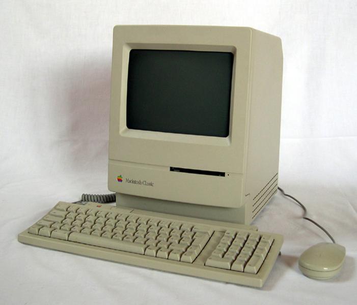 Macintosh Classic 1990: Chiếc Macintosh Classic đầu tiên được bán lẻ với giá dưới 1.000 USD, có bộ xử lý Mhz, màn hình 9 inch và bộ nhớ 4MB.