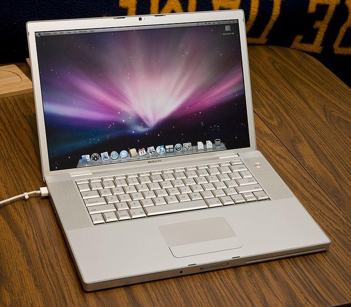 MacBook Pro 2006: Được thiết kế với vỏ nhôm, MacBook Pro là sự thay thế hoàn hảo cho PowerBook G4.