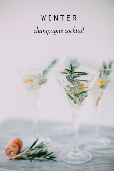 Ly cocktail này có tên 'Cảm xúc tươi trẻ'. Hương vị cam, quýt được pha cùng champagne rất thích hợp để uống trong đêm mùa đông giá lạnh