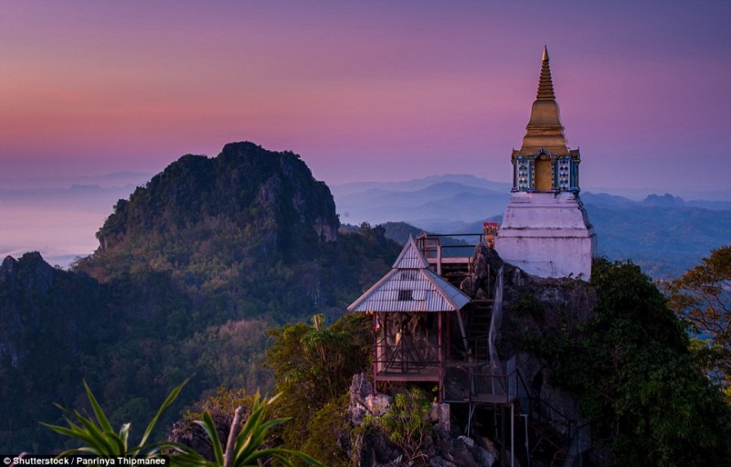  
Ngôi chùa tại Lampang, Thái Lan lại mang vẻ đẹp đơn sơ và mộc mạc.