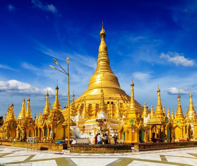 Chùa Shwedagon Paya ở Yangon, Myanmar được dát hàng trăm lá vàng và nạm 5.000 viên kim cương, viên lớn nhất có kích thước lên tới 72 carat.
