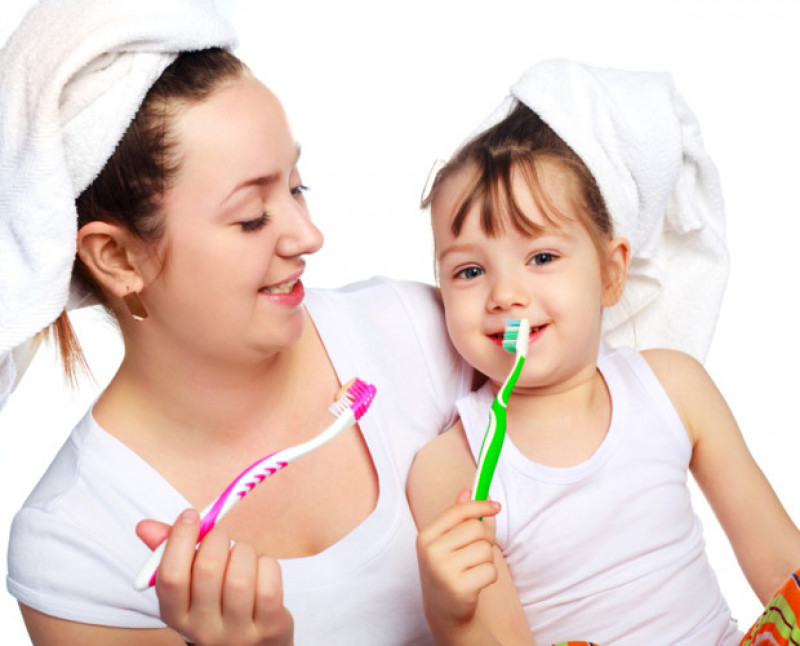 Sâu răng, chậm mọc răng: Canxi cũng là một trong những thành phần quan trọng của răng. Do đó, việc thiếu hụt canxi trong cơ thể cũng sẽ ảnh hưởng đến răng và gây sâu răng. Trẻ em thiếu canxi sẽ dẫn đến hệ quả là mọc răng trễ hơn so với các bé cùng tuổi.