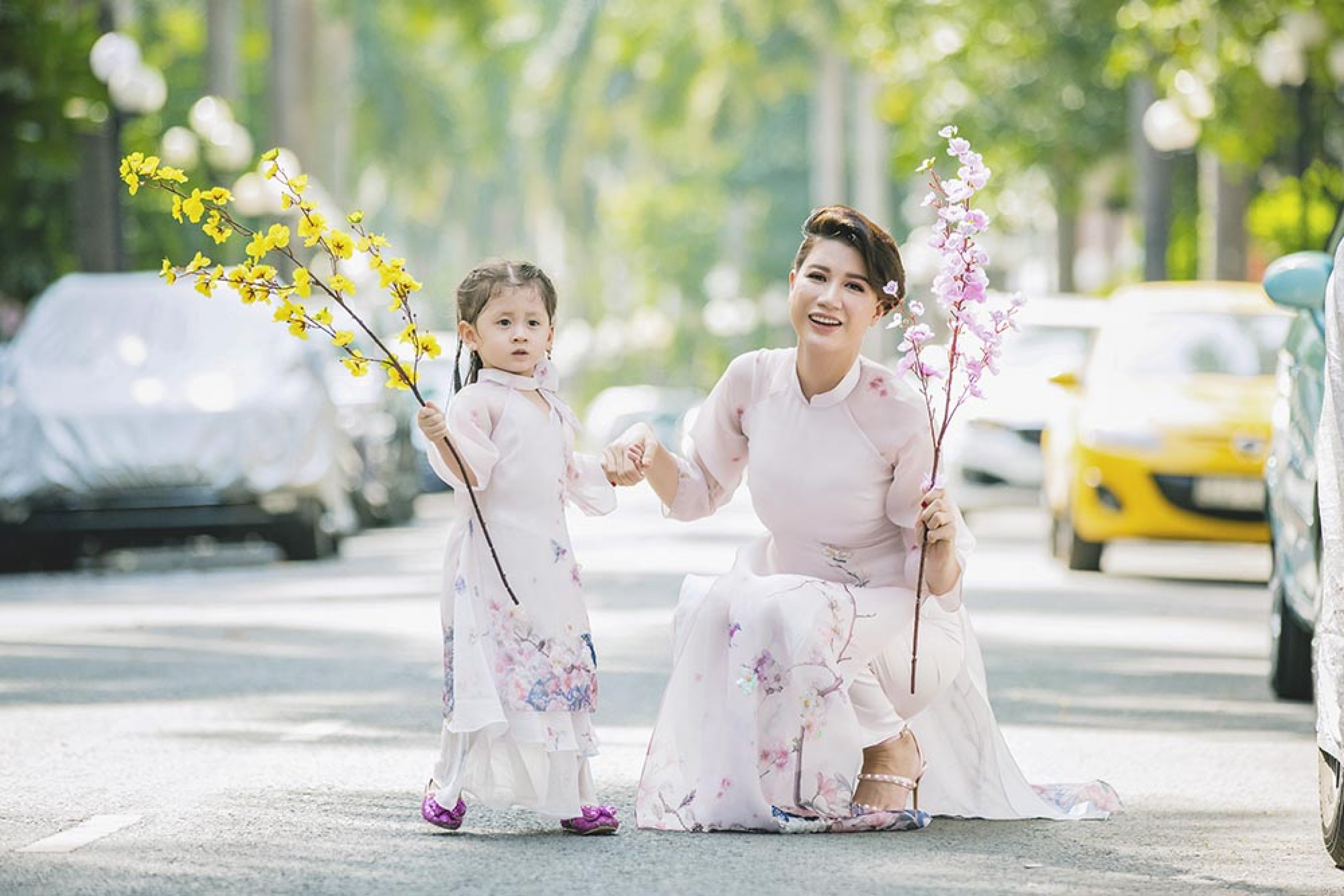 Sang năm 2019, ngoài duy trì công việc kinh doanh và tham gia một số show diễn thời trang yêu thích, Trang Trần tiếp tục duy trì hoạt động thiện nguyện để giúp đỡ những mảnh đời khó khăn.