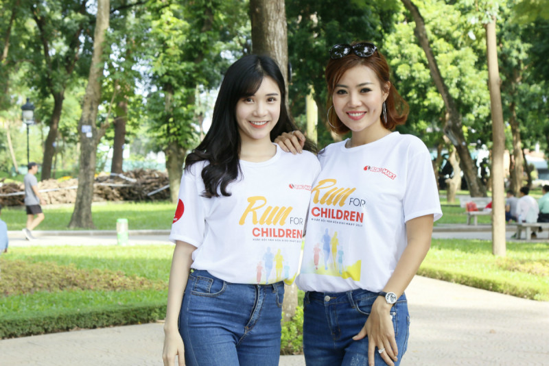 Tại chương trình, “Phan Hương” hội ngộ với Thanh Bi - nữ diễn viên cùng đóng phim “Người phán xử” với vai Vân Điệp. Thanh Bi cho biết, ngay khi nhận được lời mời đồng hành chương trình “Run for Children