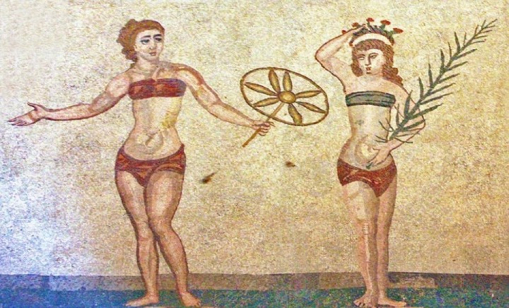 Các cô gái La Mã đã mặc bikini. Như được mô tả trong bức tranh khảm này từ thế kỷ thứ 4 sau Công nguyên, được tìm thấy ở Sicily, các cô gái La Mã đã mặc đồ bikini như thời hiện đại. 