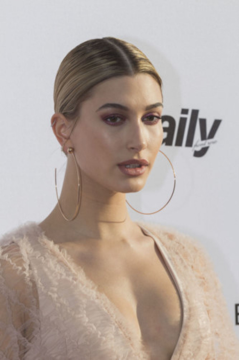 Không chỉ là người mẫu, Hailey Baldwin còn chuẩn bị bước sang lĩnh vực truyền hình, nối gót truyền thống gia đình. (Ảnh: AP)