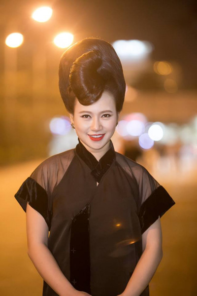 Chia sẻ về mái tóc của mình, Khánh Linh cho biết, cô đã được nhà thiết kế Trần Hùng chăm chút rất kỹ lưỡng.
