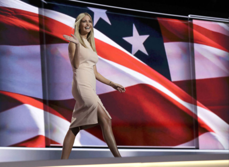 Ivanka Trump, Trợ lý Đặc biệt và là con gái của Tổng thống Hoa Kỳ Donald Trump, bước ra khán đài ở Cleveland, ngày 21/7/2016.