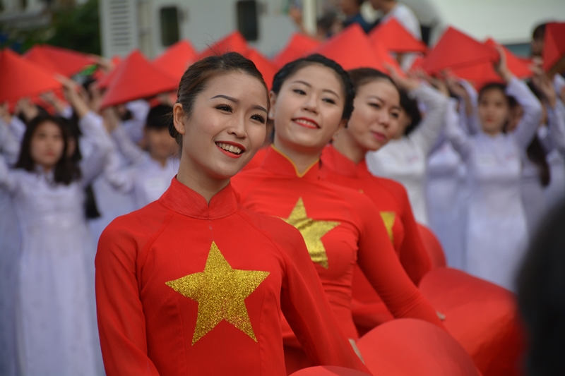 Màn đồng diễn đẹp mắt, ấn tượng của các nữ sinh ở phố đi bộ Nguyễn Huệ.