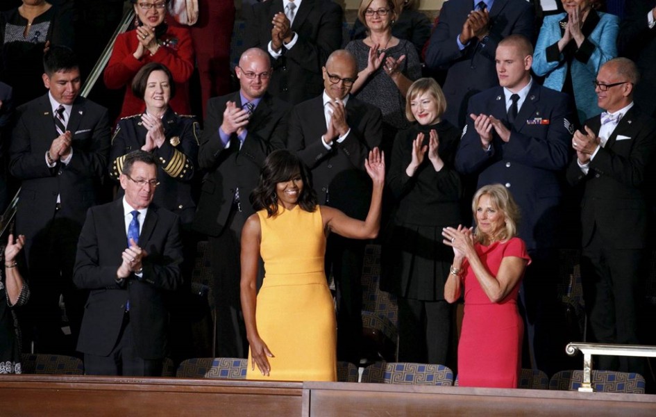 Đệ nhất phu nhân trong chiếc váy vàng nổi bật tại một phiên họp của Quốc hội ở Washington ngày 12/1/2016. 