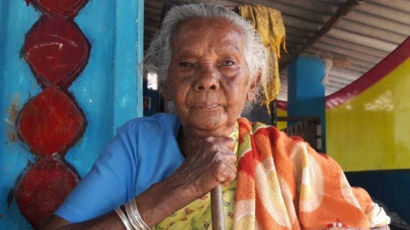 Bà Kunwar Bai Yadav năm nay đã 105 tuổi, bà không ngại bán đi tài sản duy nhất của mình là vài chú dê núi để xây nhà vệ sinh đầu tiên trong xóm.