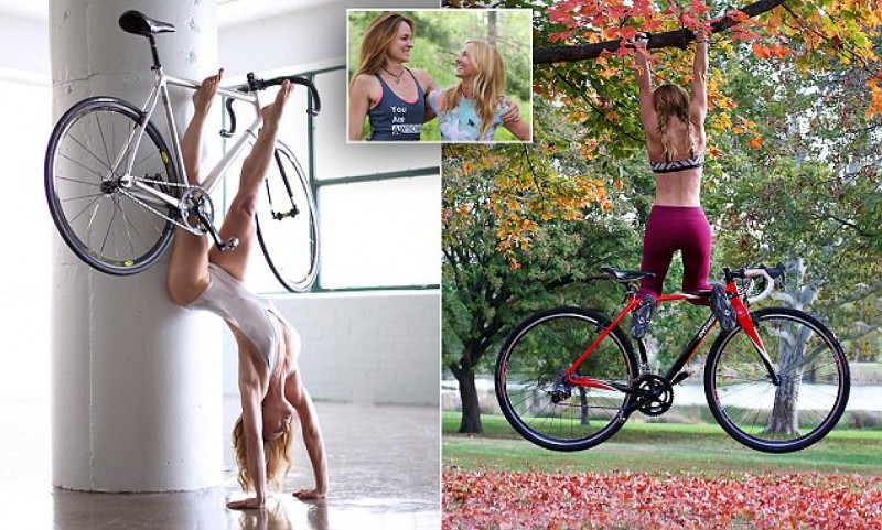Cả hai đã kết hợp các động tác yoga đẹp mắt bên chiếc xe đạp, tạo ra những hình ảnh rất ấn tượng rồi đăng lên blog chung của họ mang tên YoGoGirls khiến cộng đồng mạng mê mẩn.

